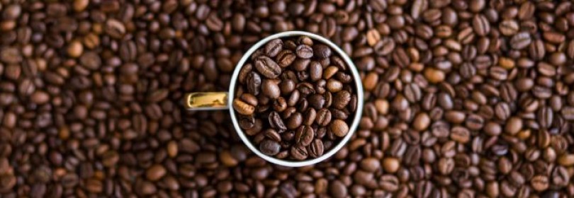 Чем опасен просроченный кофе: можно ли пить его и не отравиться?
